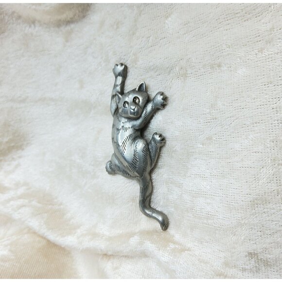 Vintage Signed JJ Jonette Pewter Climbing Cat Brooch/Pin - Picture 3 of 4